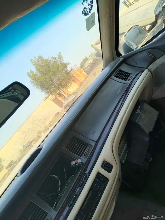 قطع غيار لينكون تاون كار 1997 تشليح 2