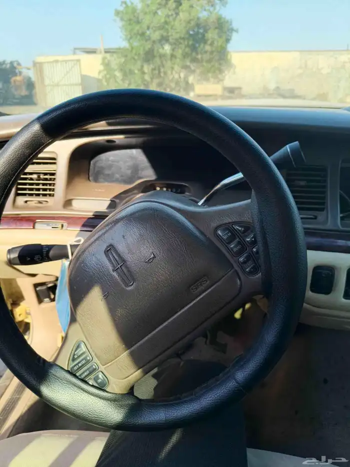 قطع غيار لينكون تاون كار 1997 تشليح 1