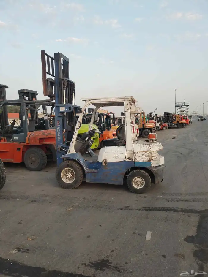 للايجار جميع انواع الرافعات الشوكيه والكيرنات 0