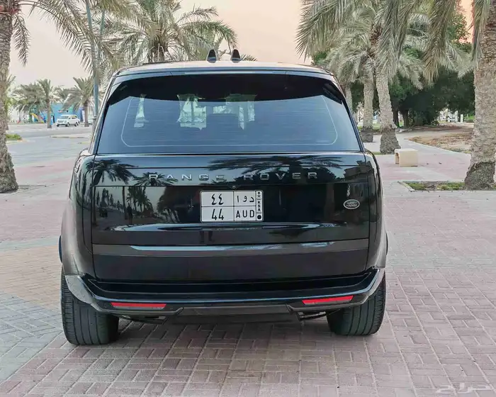 رنج روفر 2023 أسود 8 سلندر بحالة الوكالة 4