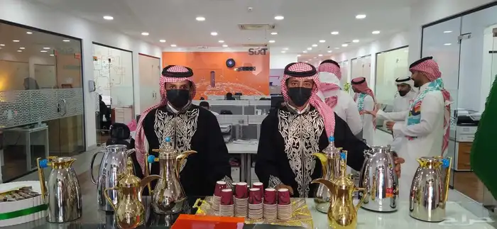 قهوجي وصبابين رجال ونساء مع جميع اغراضهم في الدمام الخبر الج 0
