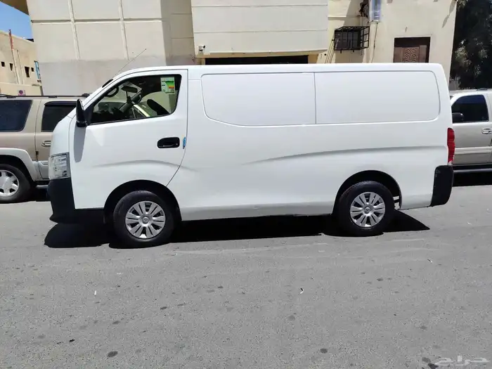 للبيع باص نيسان بنزيم 0