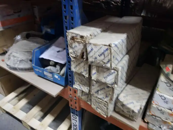 قطع غيار شاحنات وباصات مرسيدس 3
