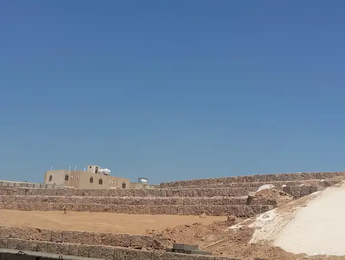 بكلين وكنبربش لقص الصخور وبنيان الحجر وهدم العماير 0