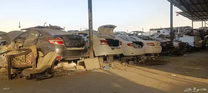 لدنيا جميع انواع السيارات التويوتا تشليح ونشتري السيارات مصد 0