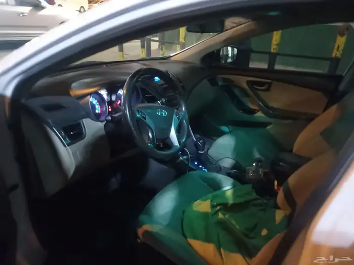 Hyundai ELANTRA 2016 model with an odometer reading of 24778 4