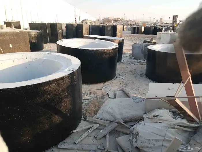 يوجد لدينا حواجز خرسانيه جهزه جميع انواع المقاصت 1