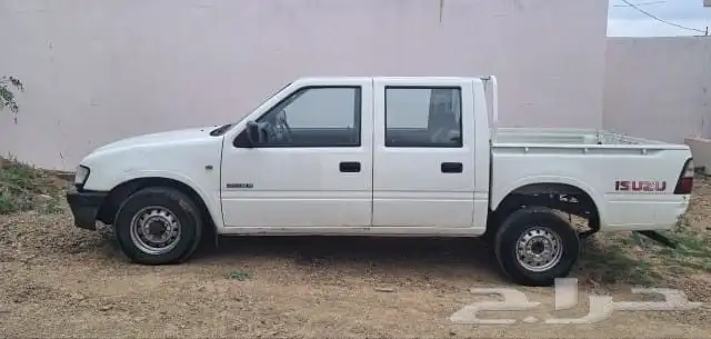 للبيع سياره ايسوزو غمارتين 2002 1