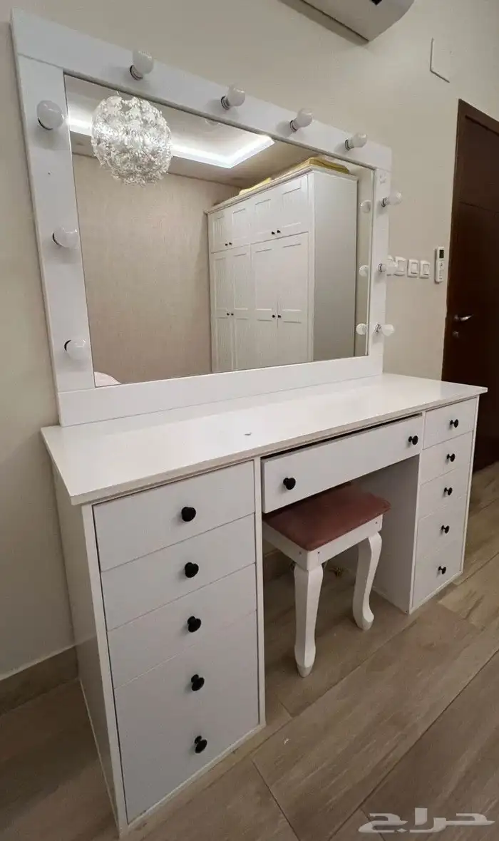 تسريحة ومكتب 0