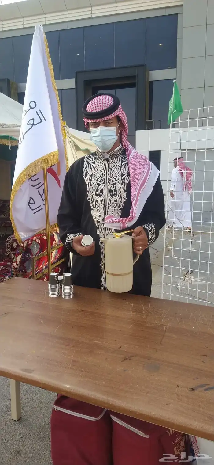 قهوجي وصبابين رجال ونساء مع جميع اغراضهم في الدمام الخبر الج 1