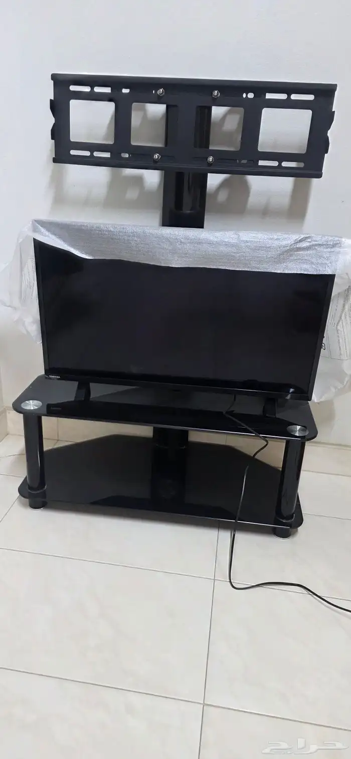 شاشة مع طاولة ورسيفر 0