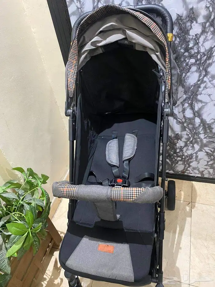 عربيه اطفال طياره استخدام مرات قليله كالجديده تماما تجر شنطه 3