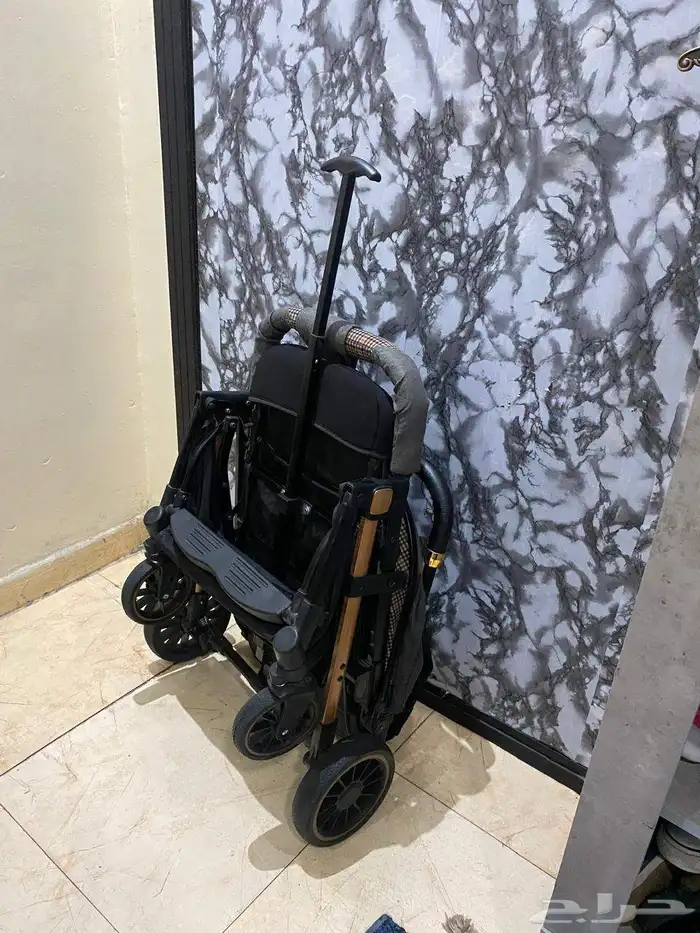 عربيه اطفال طياره استخدام مرات قليله كالجديده تماما تجر شنطه 1
