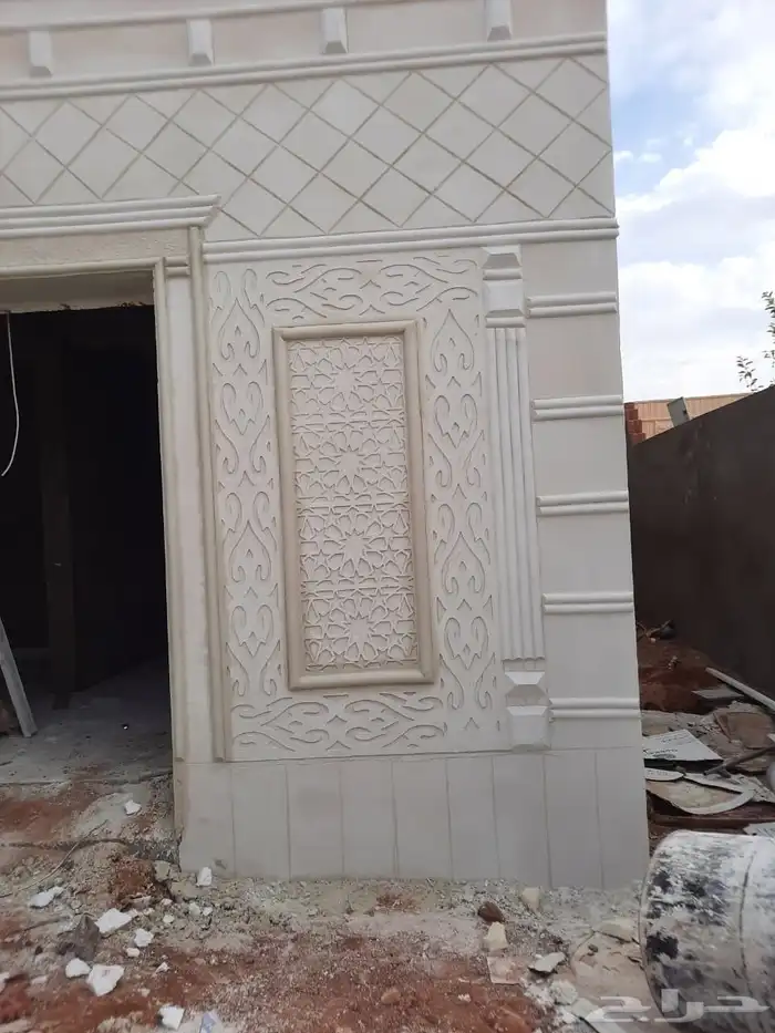 معلم ديكورات خارجيه ولياسه ملونه وكسر رخام اسباني 4