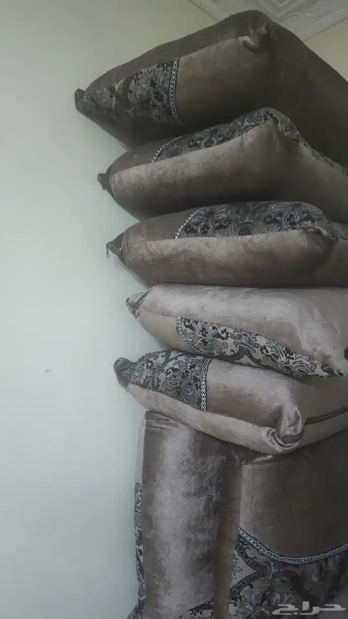 مساند عدد 14 حبة مستعملة نظيفة ب 500 ريال 1