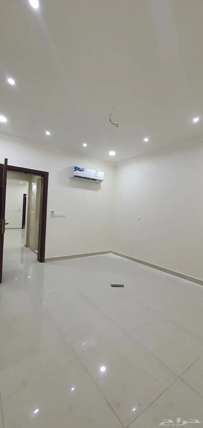 شقق عزاب مكيفة شاملة الكهرباء والماء بالعزيزية الخبر 0