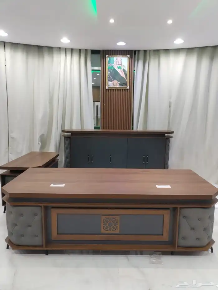 مكتب طاولة مودرن و مكتب حق مدير و موظفين 2