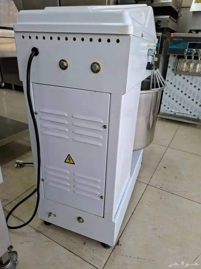 مضرب حلويات عجانه 64 لتر شبه جديد جدآ 2