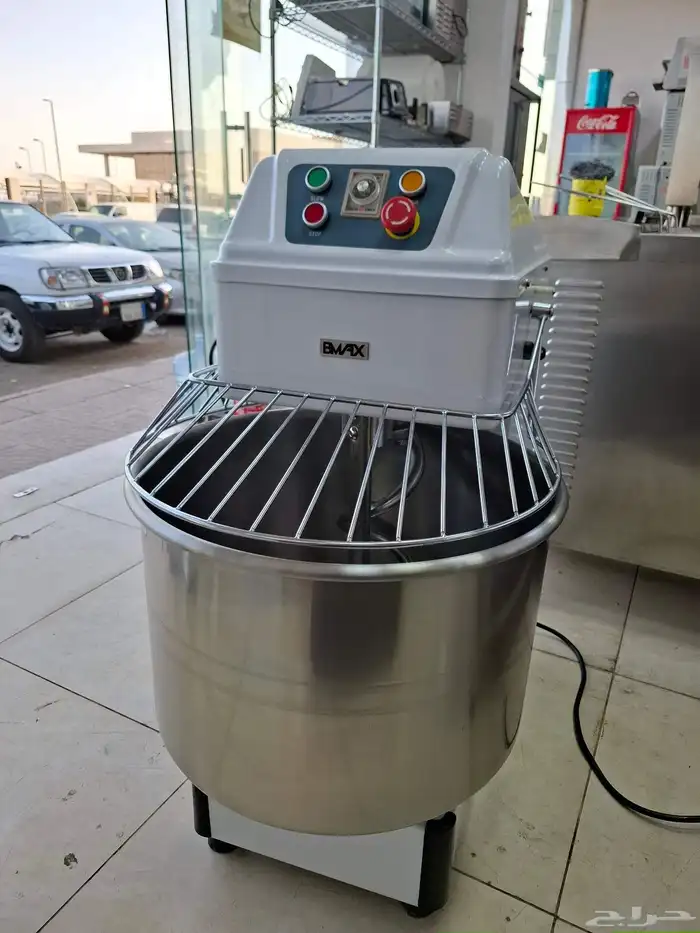 مضرب حلويات عجانه 64 لتر شبه جديد جدآ 0