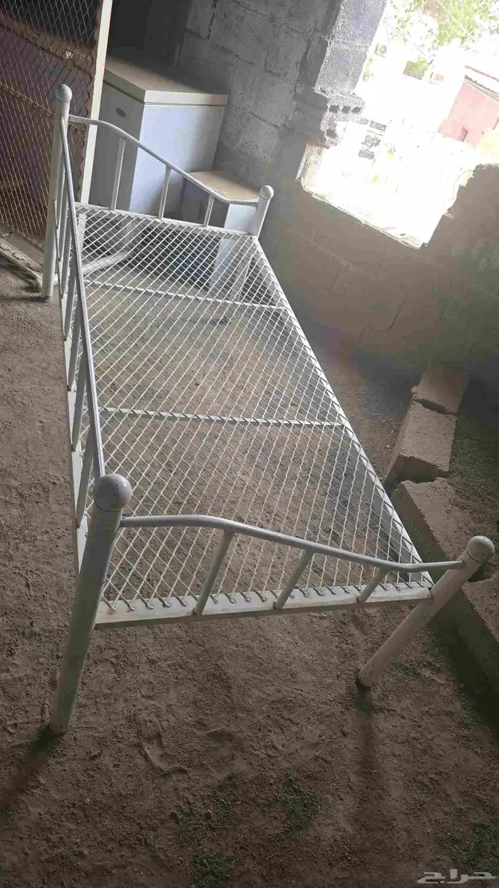 أربعة كراسي سرير حديد للبيع 1