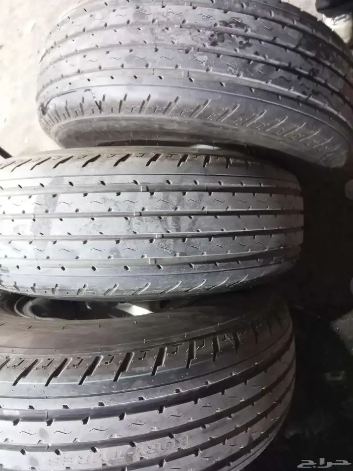 5 جنوط نيسان حوض اصلي و5 كفرات شاهين نظيفه مره مقاس 16 3