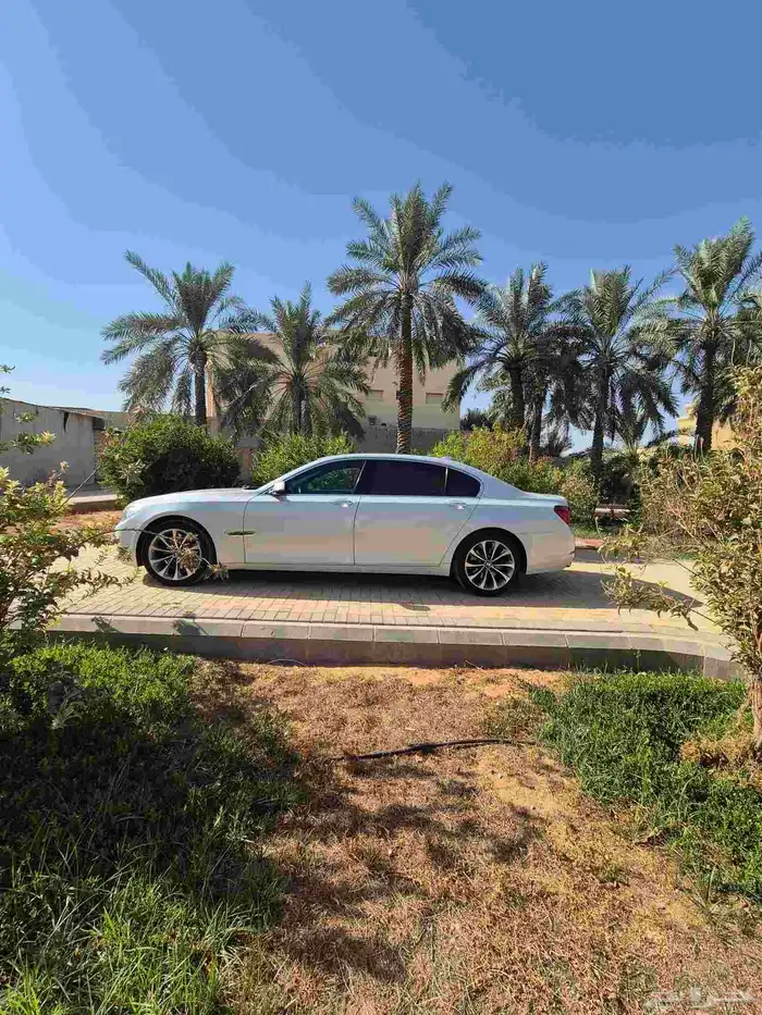 BMW 730 موديل 2015 ممشى قليل خالي من الرشوش 4