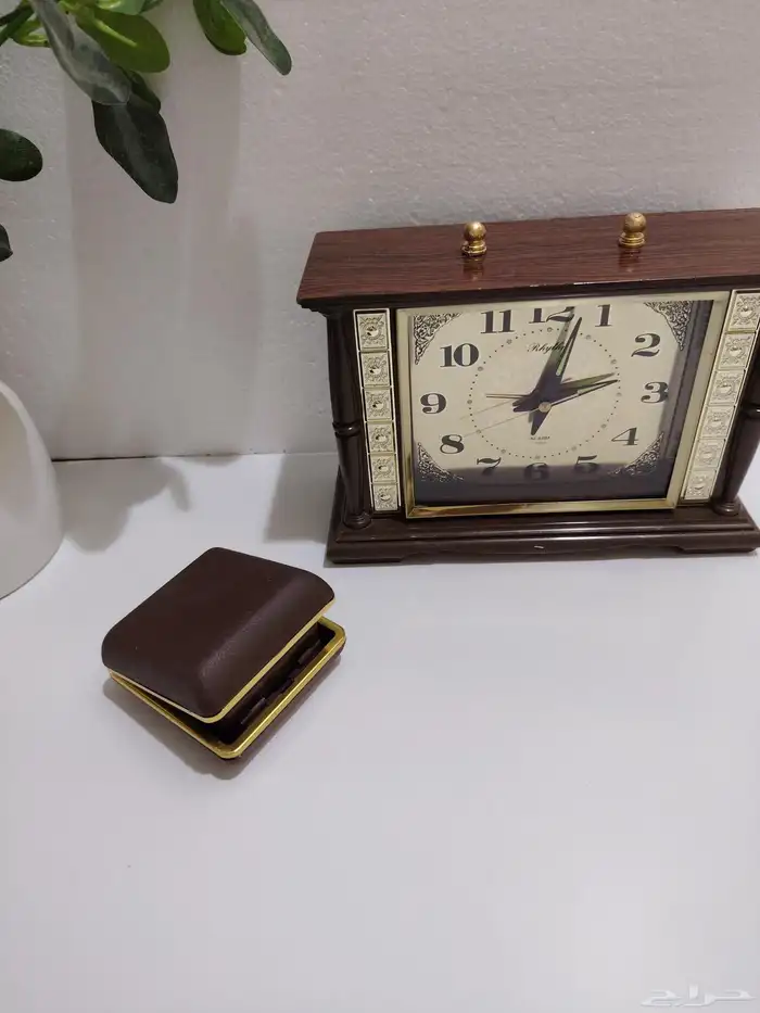 ساعات منبه قديمة ... ديكور فقط 13