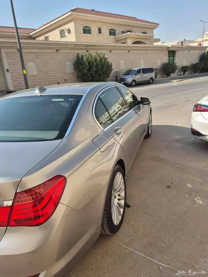 بي إم دبليو 730 مواصفات خاصه (مخزن) في حالة الوكالة نادرة 7