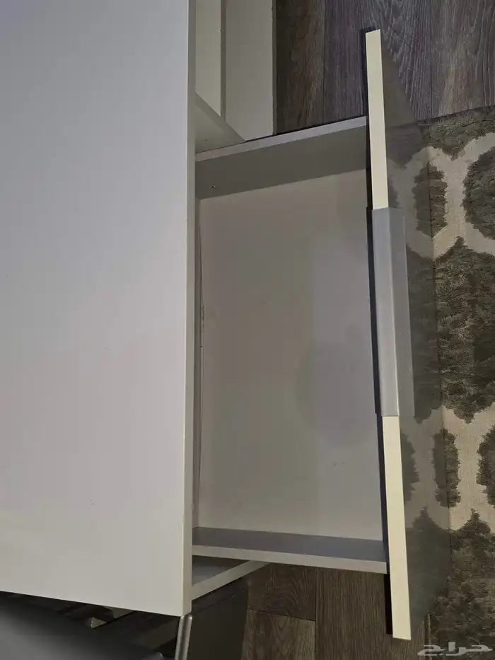 طاوله تلفزيون بيضاء صناعه ايكيا 2