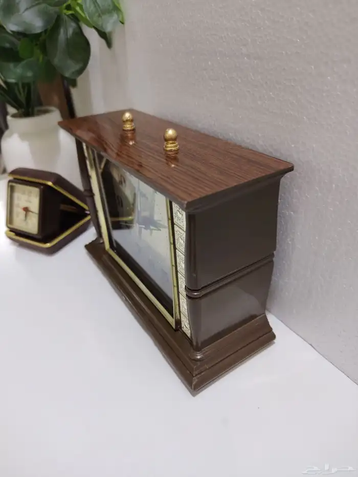 ساعات منبه قديمة ... ديكور فقط 3