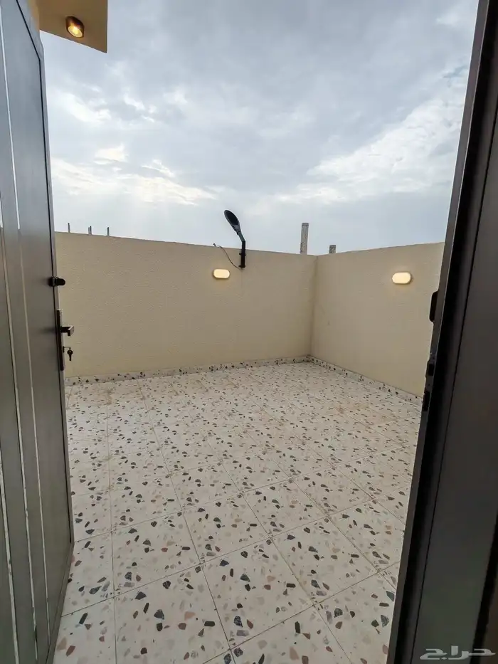 للبيع ارواف علويه وارضيه مع بايكه سياره شمال الخميس 20