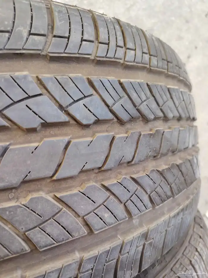 كفرات مستعمله شبه جديد صيني مقاس 275 40 22 3