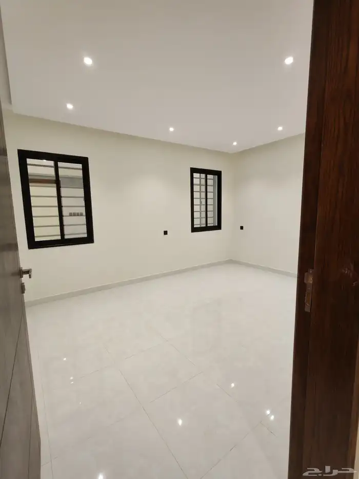 للبيع ارواف علويه وارضيه مع بايكه سياره شمال الخميس 10
