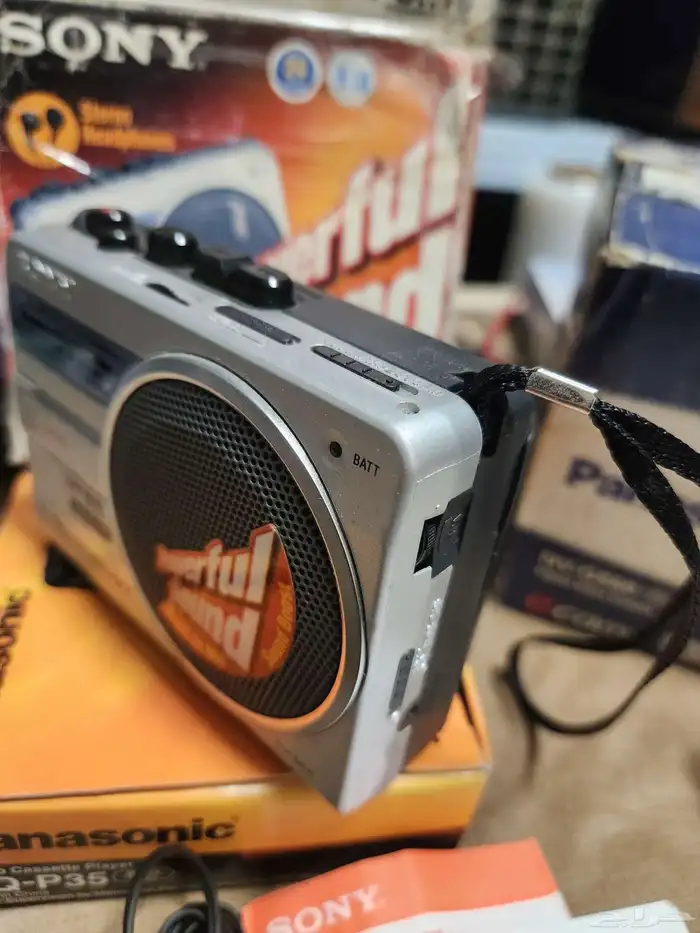 مسجل سوني صغير بحجم كف اليد مع راديو 2