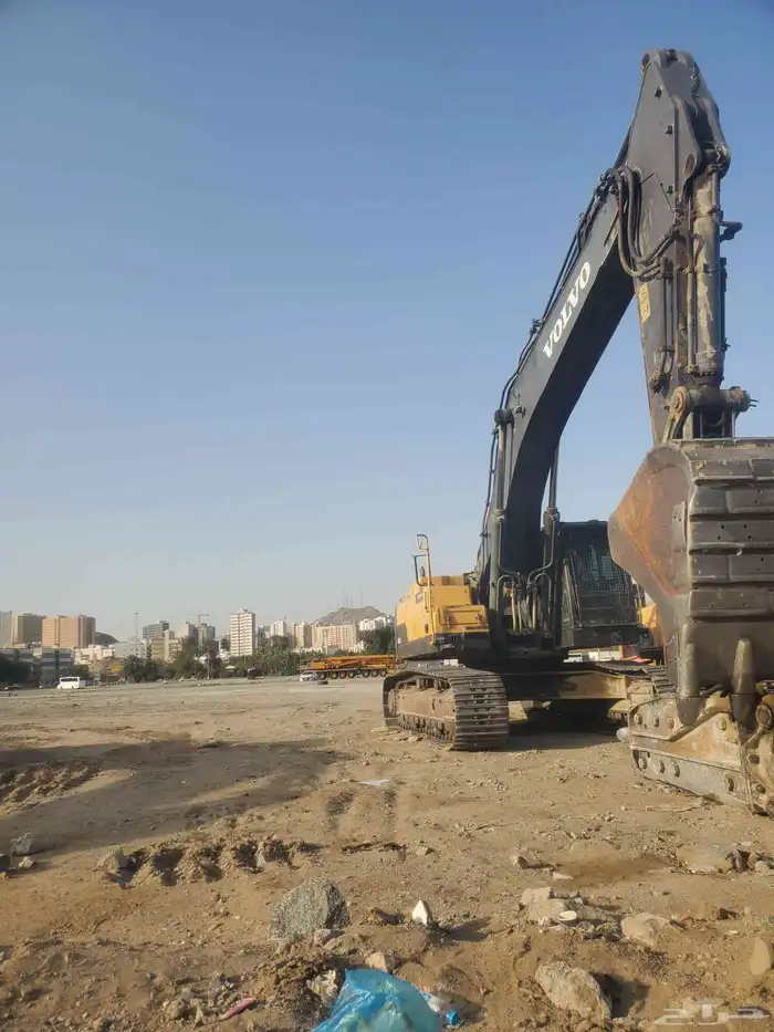 سواق بكلين ابحب عن عمل اللي له مصلحة يتصل لي 0