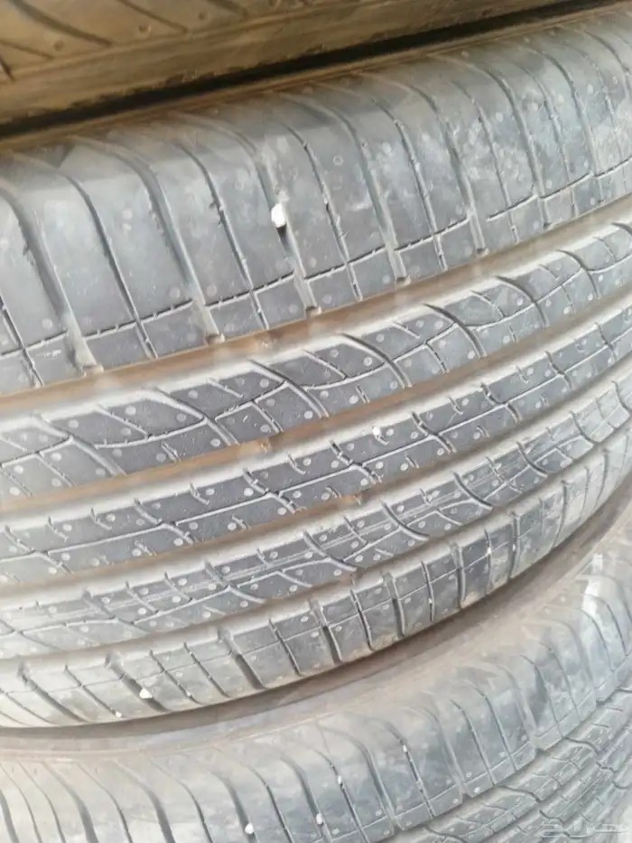 كفرات صيني مستعمله شبه جديد مقاس 235 50 19 5