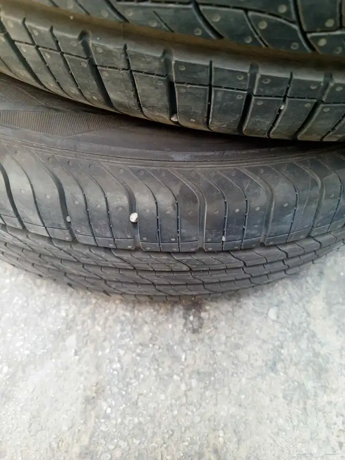 كفرات صيني مستعمله شبه جديد مقاس 235 50 19 4