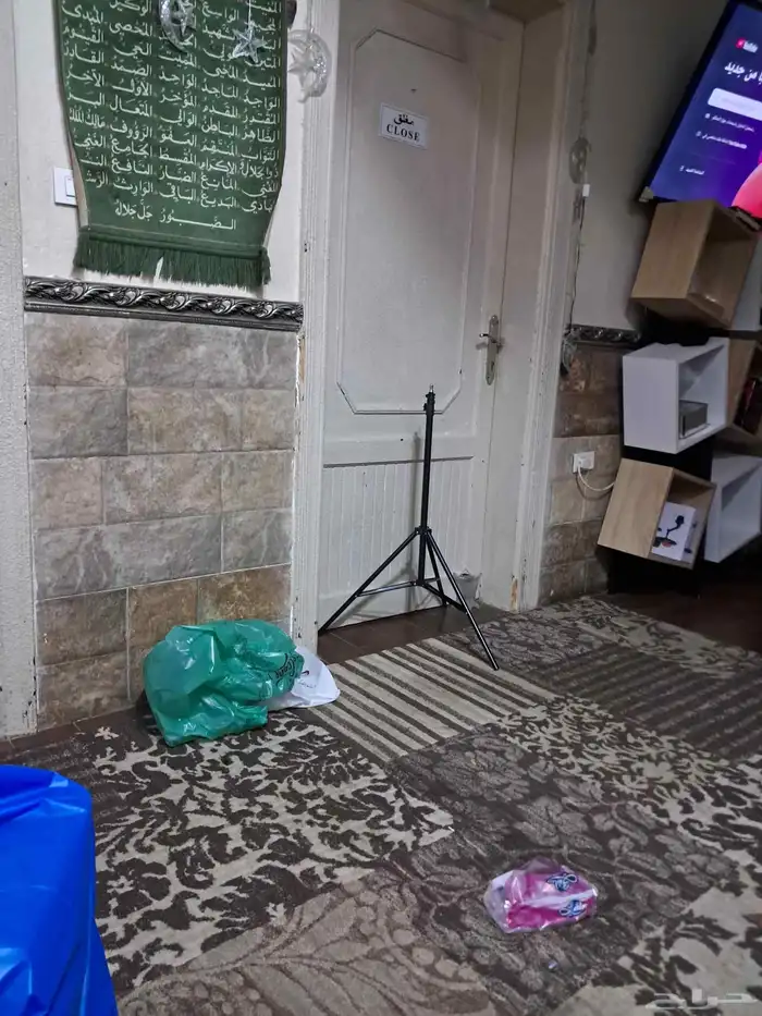 كشاف طاقه شمسيه وخط شحن كهرباء 4