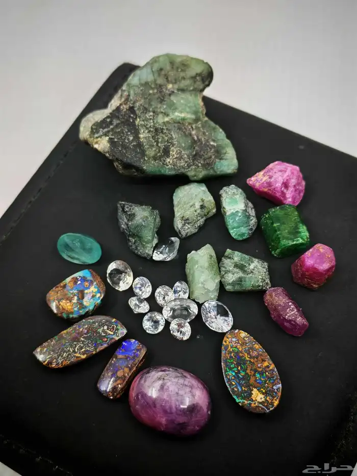 الماس او كريستال ياقوت زمرد اوبال زفير بولدر اوبال 3