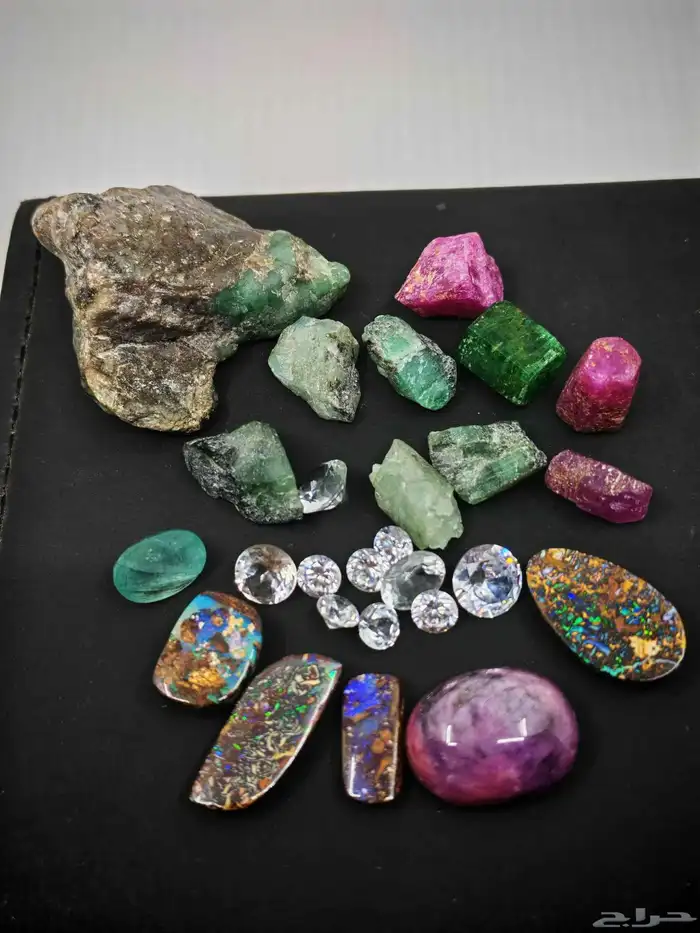 الماس او كريستال ياقوت زمرد اوبال زفير بولدر اوبال 0