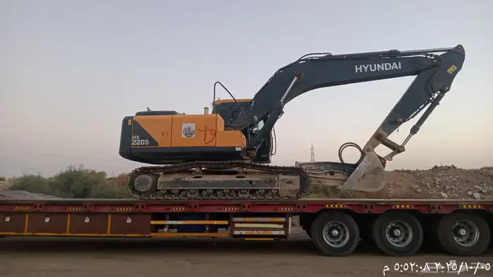سائق بوكلين خبره ومهارة نسعا لخدمتكم 0