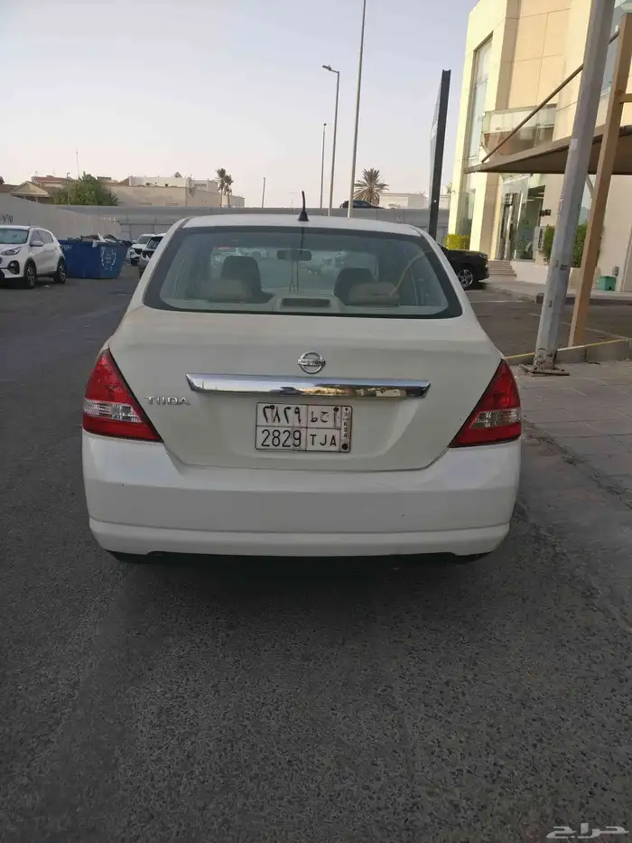 Nissan Tida. 2008 1