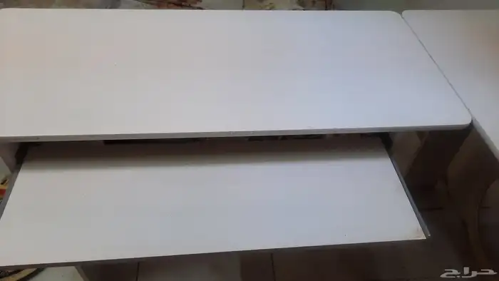 طاولة مكتب نظيفه ما شاء الله معاها كرسي دوار لأعلى سعر 1