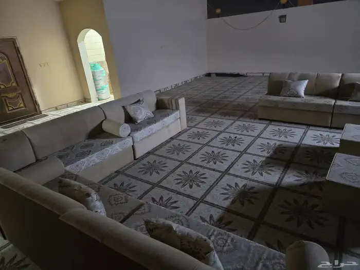 كنب مجلس مستعمل 5 في 4.30 للبيع السمح 3
