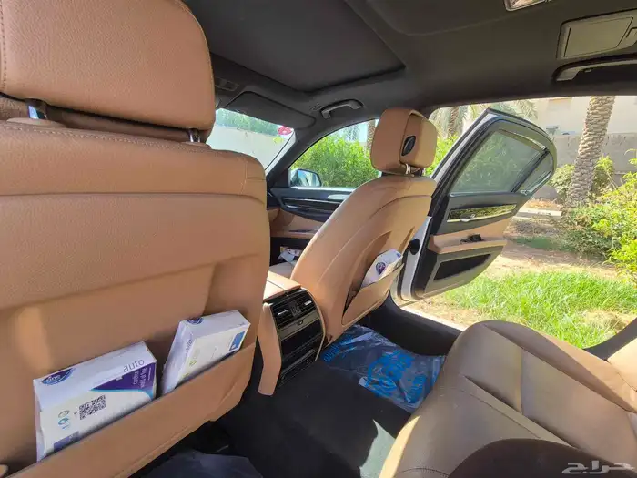 BMW 730 موديل 2015 ممشى قليل خالي من الرشوش 14