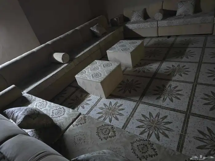 كنب مجلس مستعمل 5 في 4.30 للبيع السمح 0