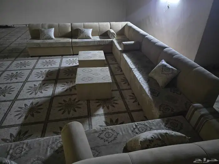 كنب مجلس مستعمل 5 في 4.30 للبيع السمح 4