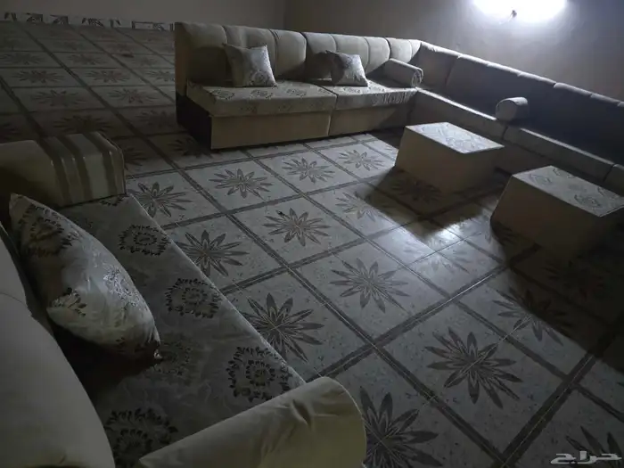 كنب مجلس مستعمل 5 في 4.30 للبيع السمح 1