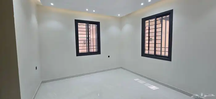 للبيع فيلا دورين وملحق 8 غرف نوم حوش ومدخل سياره 18