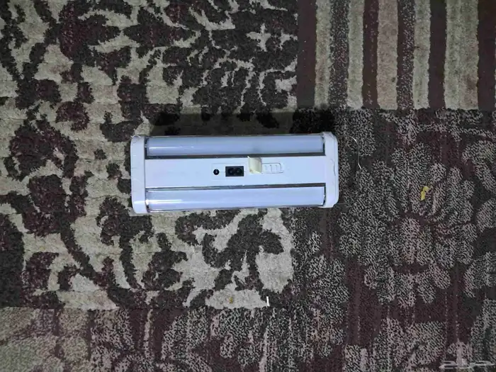 كشاف طاقه شمسيه وخط شحن كهرباء 1